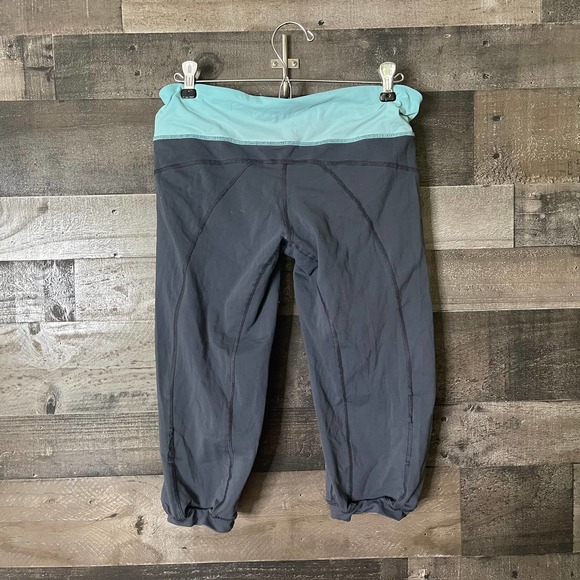 SOLD Lululemon Crop Pants 8 - Picture 4 of 5